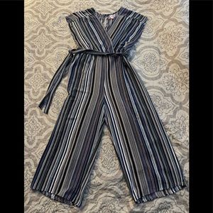 Cap sleeve romper with keyhole back closure